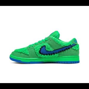 Grateful Dead Nike SB green bear!